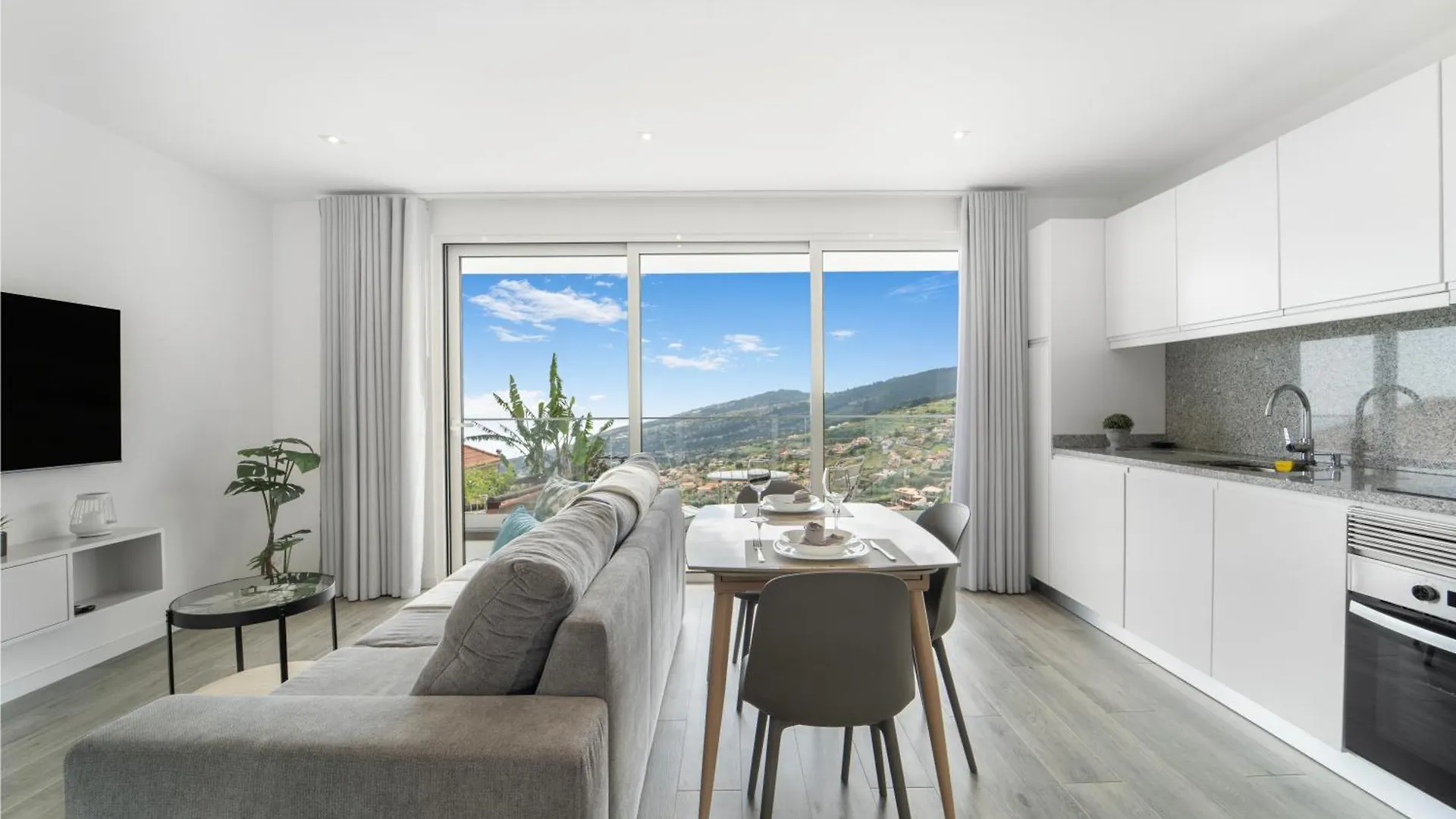 Brand New Apartment - Balcony With Sea View Florenças 0*,  Portugalsko